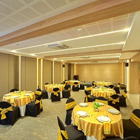 Hotel Abad Kochi Buitenkant foto