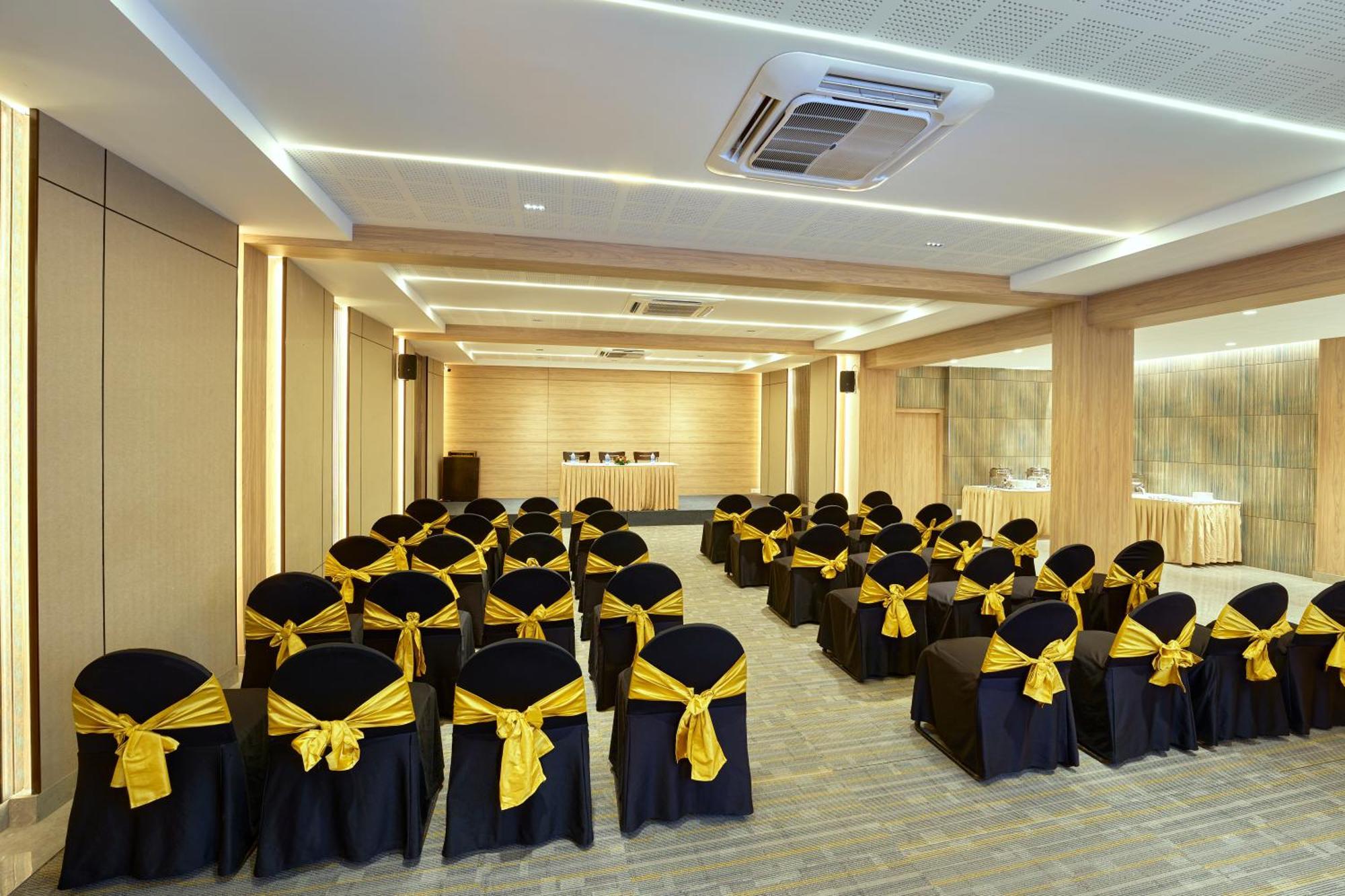 Hotel Abad Kochi Buitenkant foto