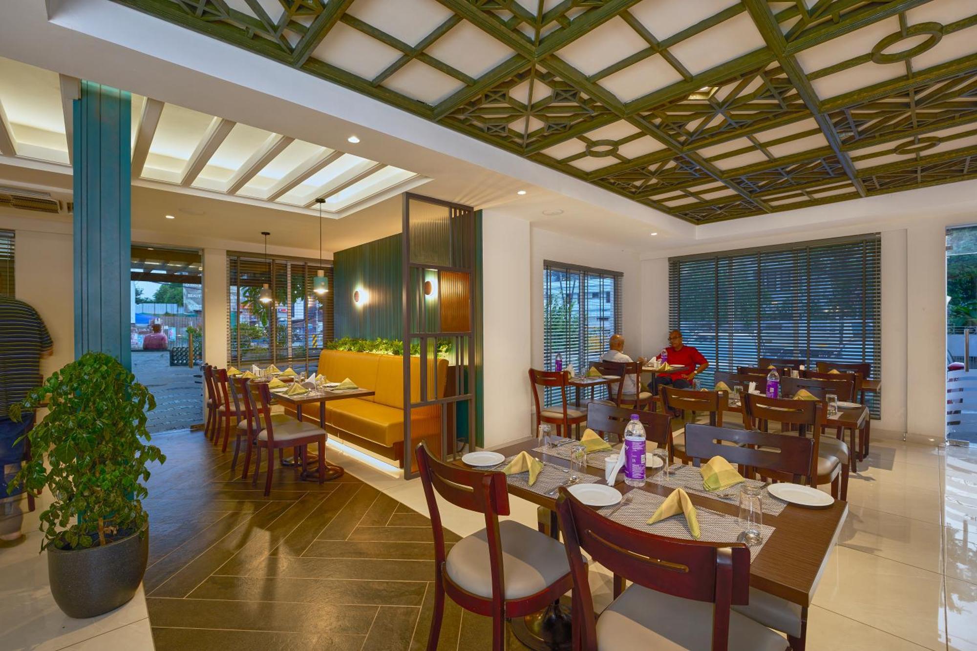 Hotel Abad Kochi Buitenkant foto