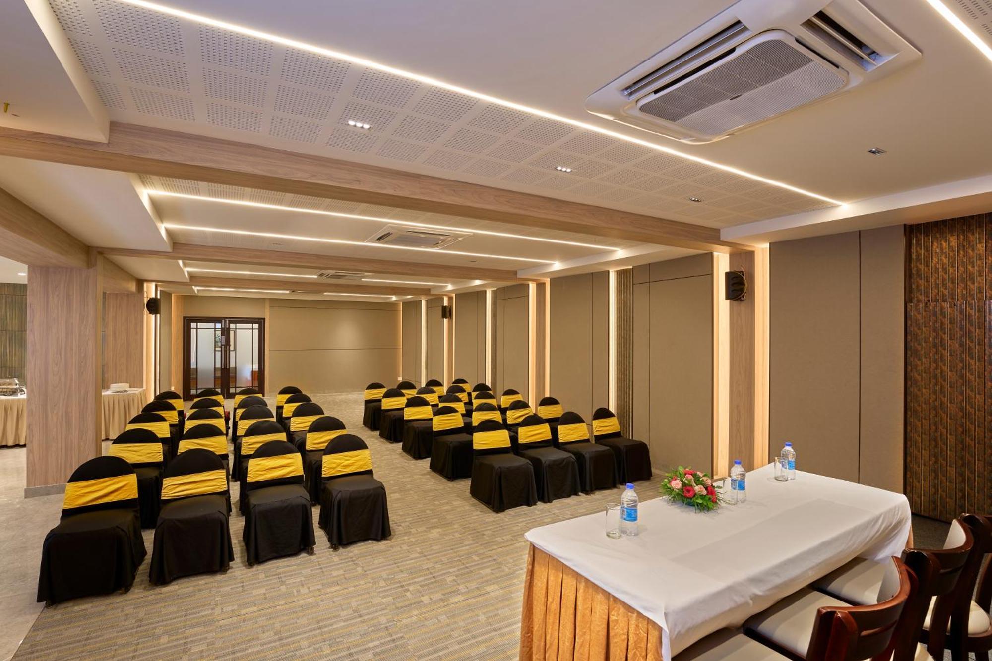 Hotel Abad Kochi Buitenkant foto