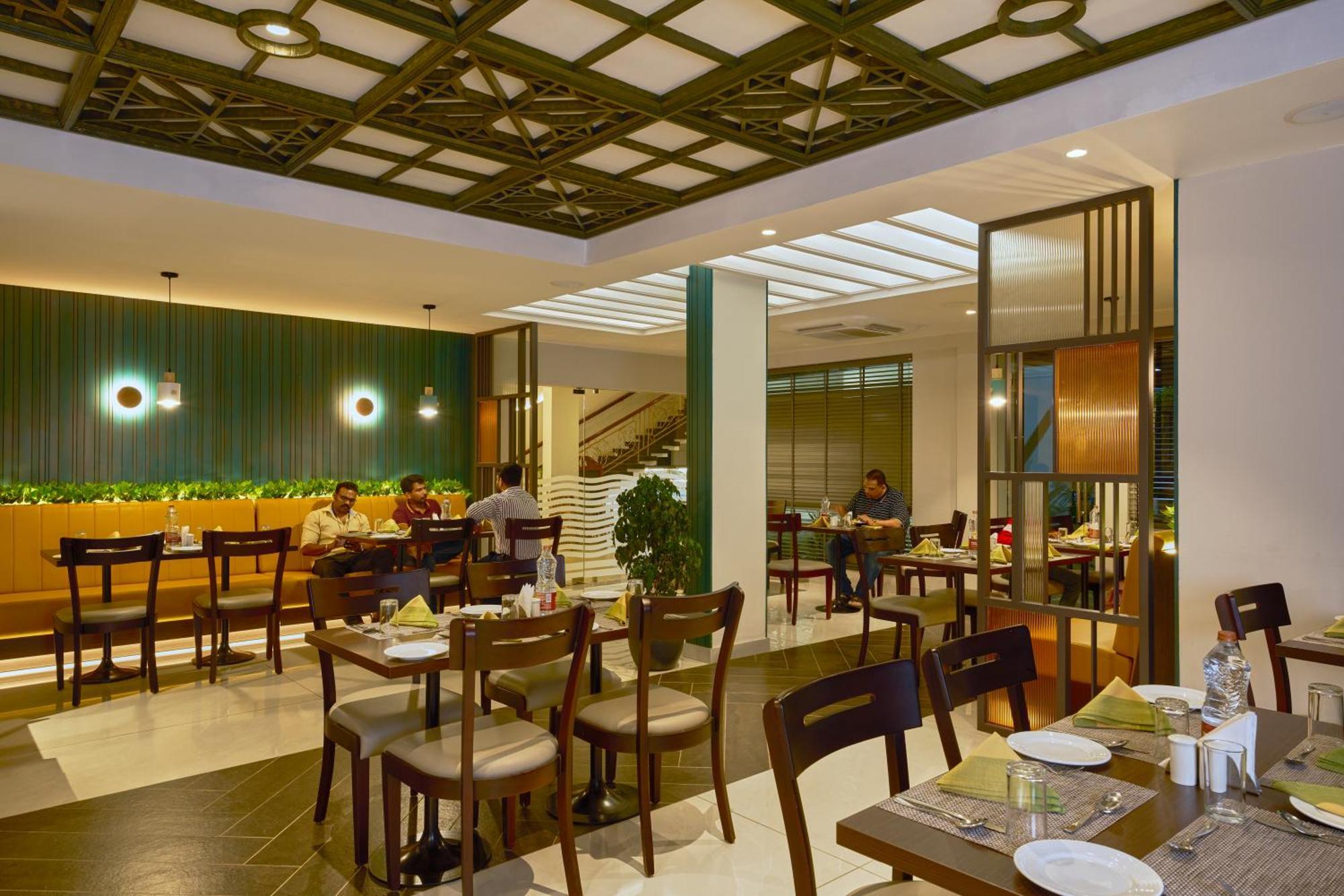 Hotel Abad Kochi Buitenkant foto