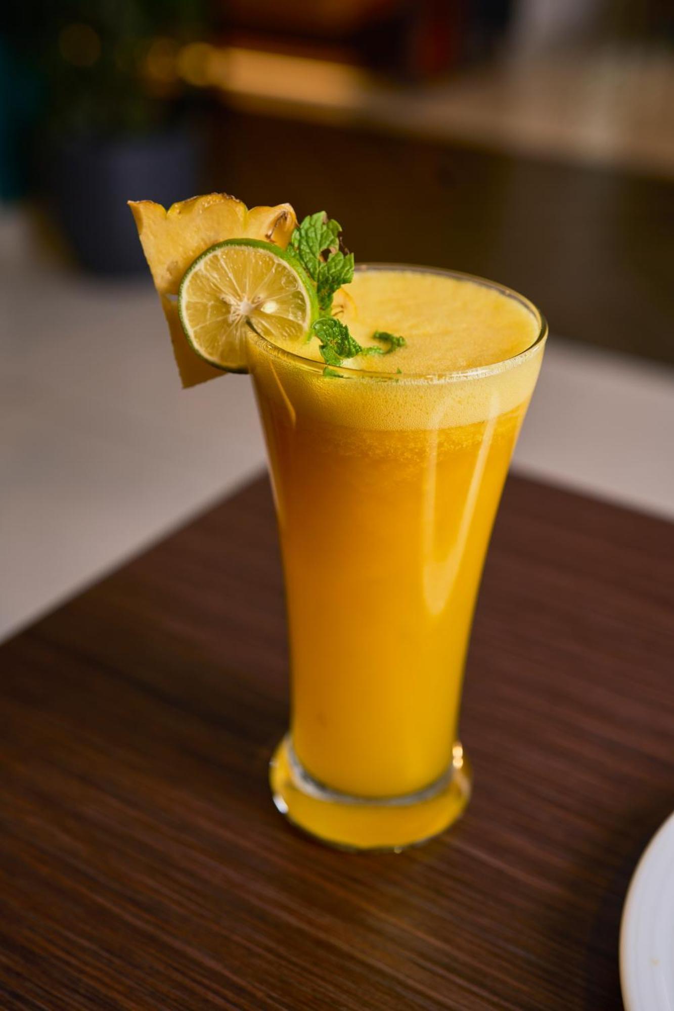 Hotel Abad Kochi Buitenkant foto