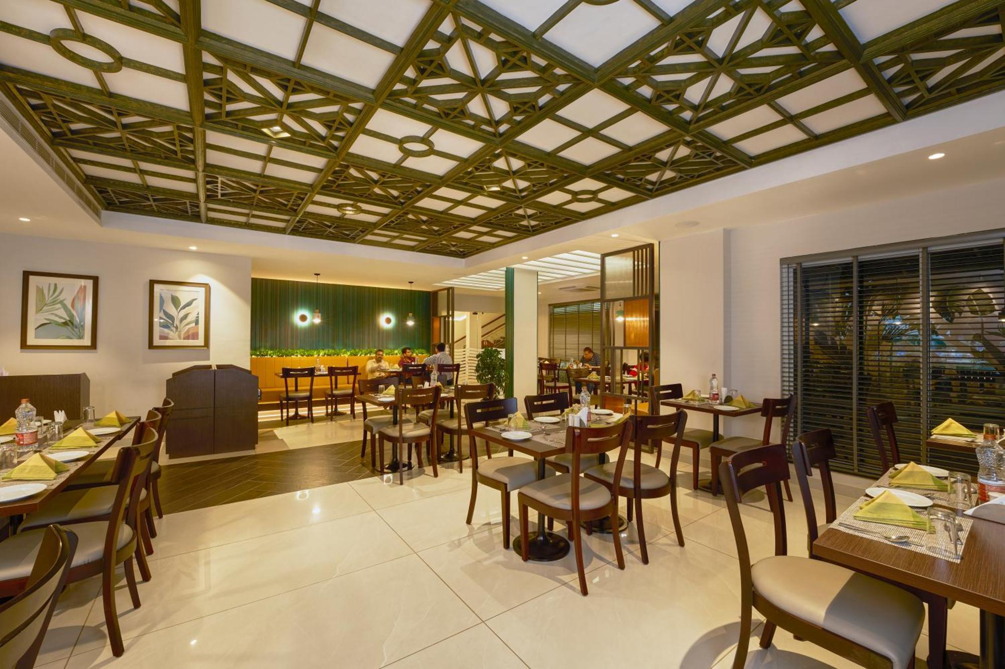 Hotel Abad Kochi Buitenkant foto