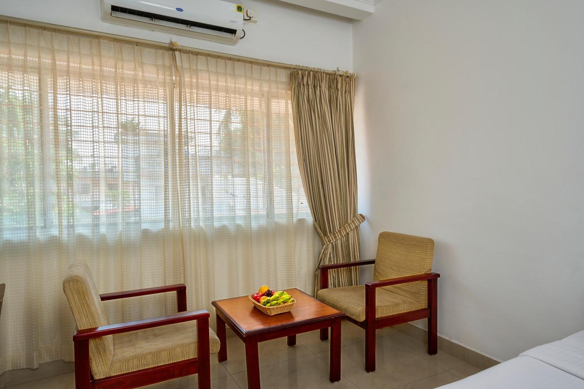Hotel Abad Kochi Buitenkant foto