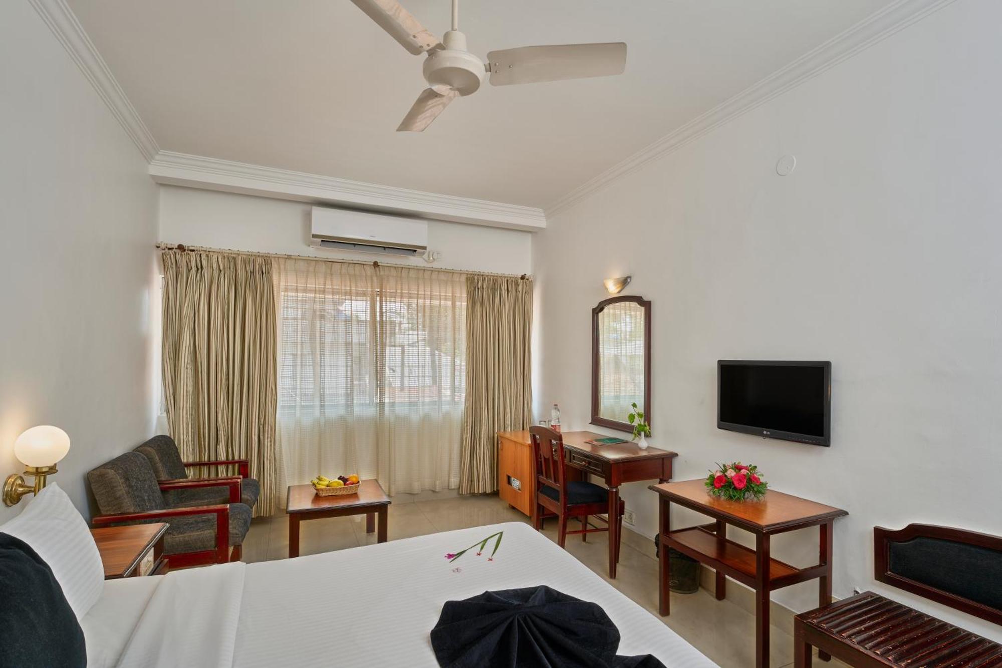 Hotel Abad Kochi Buitenkant foto