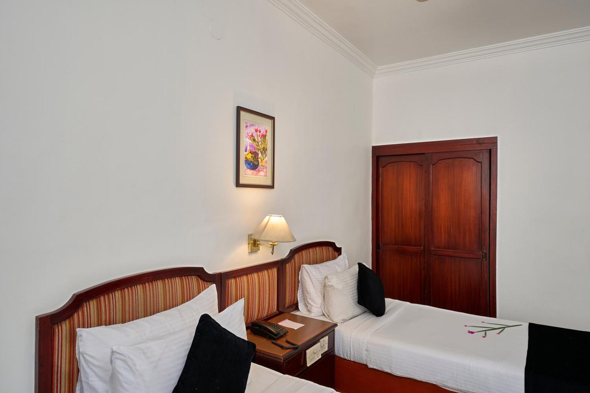 Hotel Abad Kochi Buitenkant foto