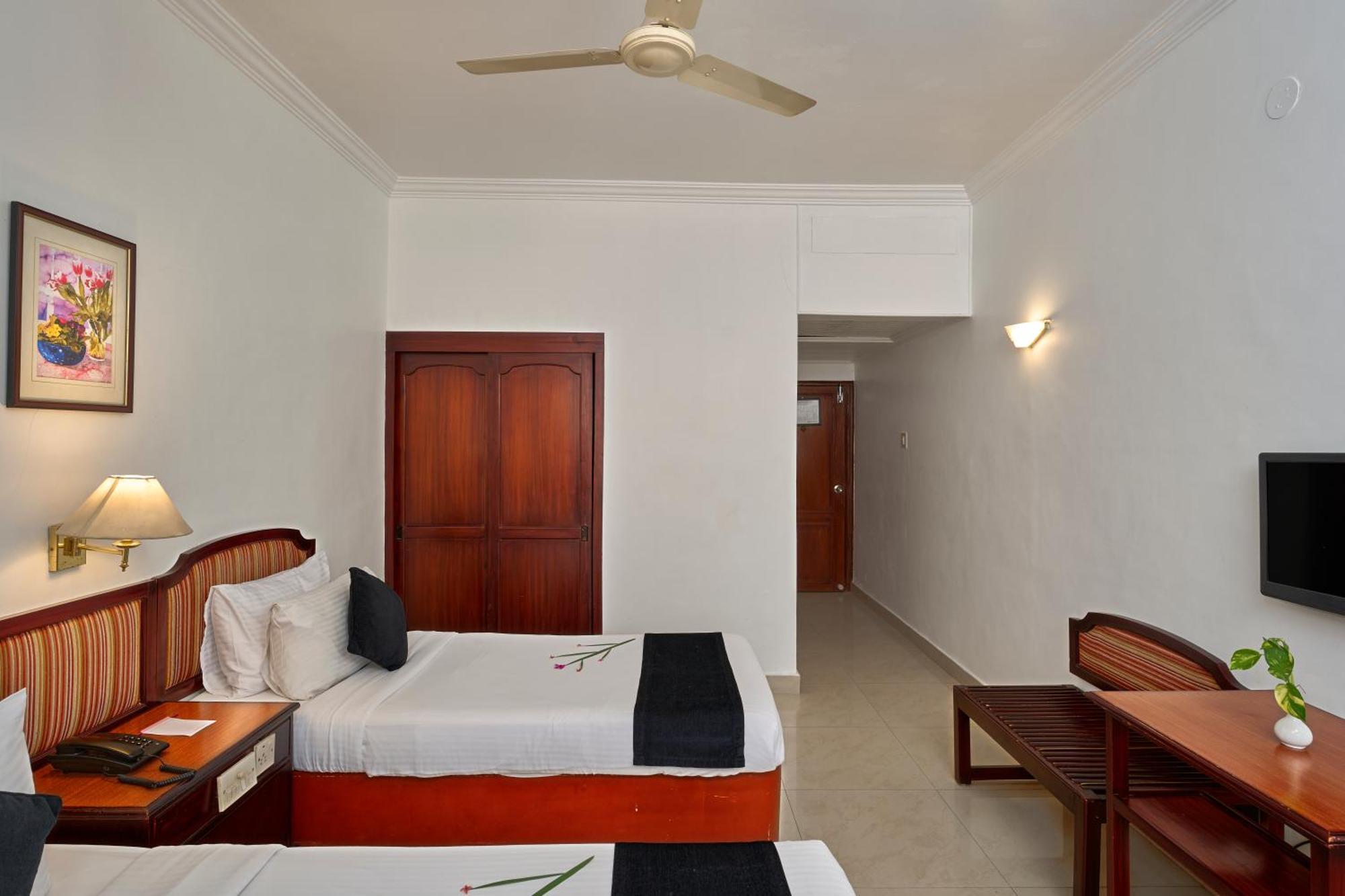 Hotel Abad Kochi Buitenkant foto