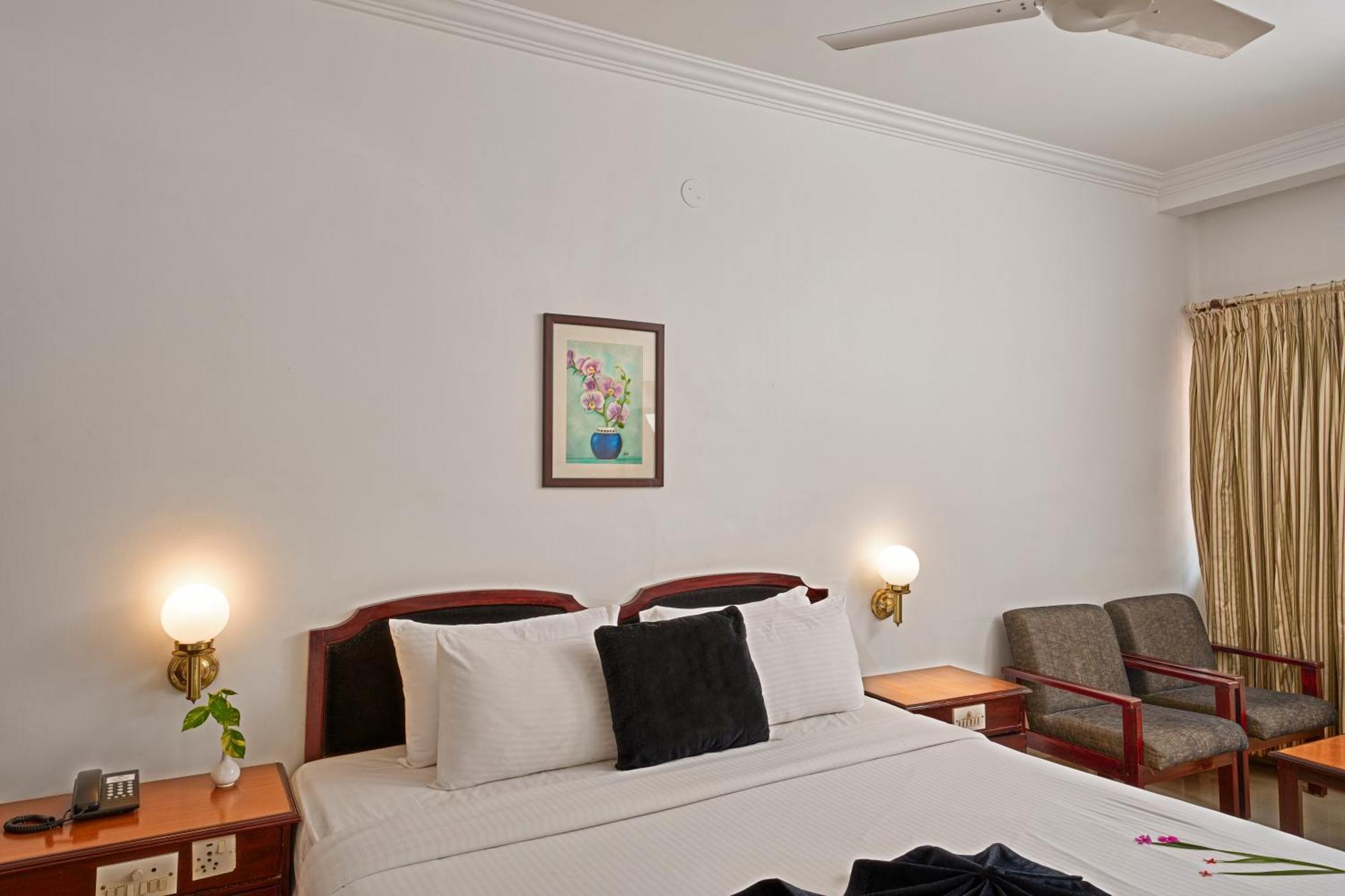 Hotel Abad Kochi Buitenkant foto