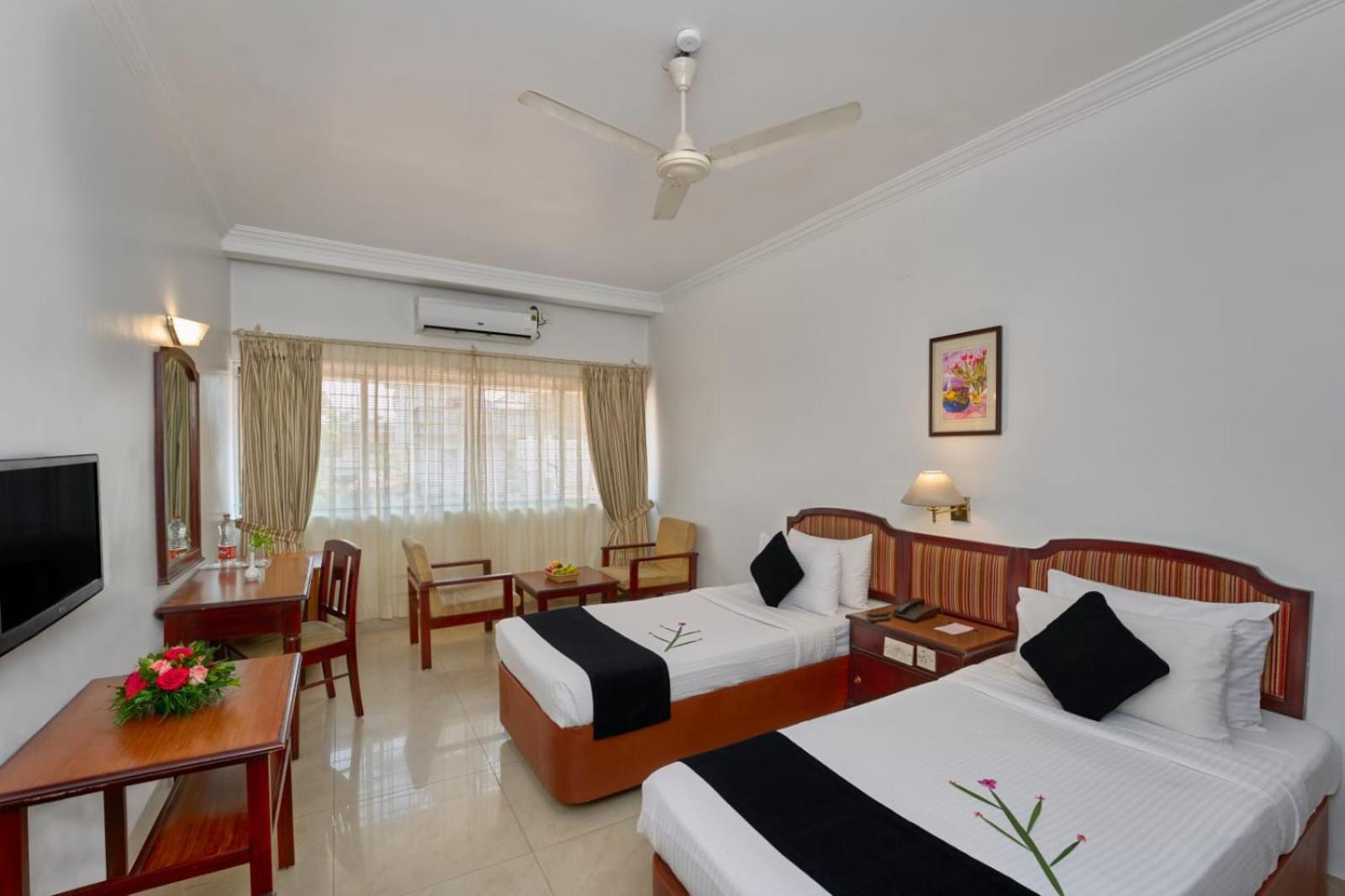 Hotel Abad Kochi Buitenkant foto