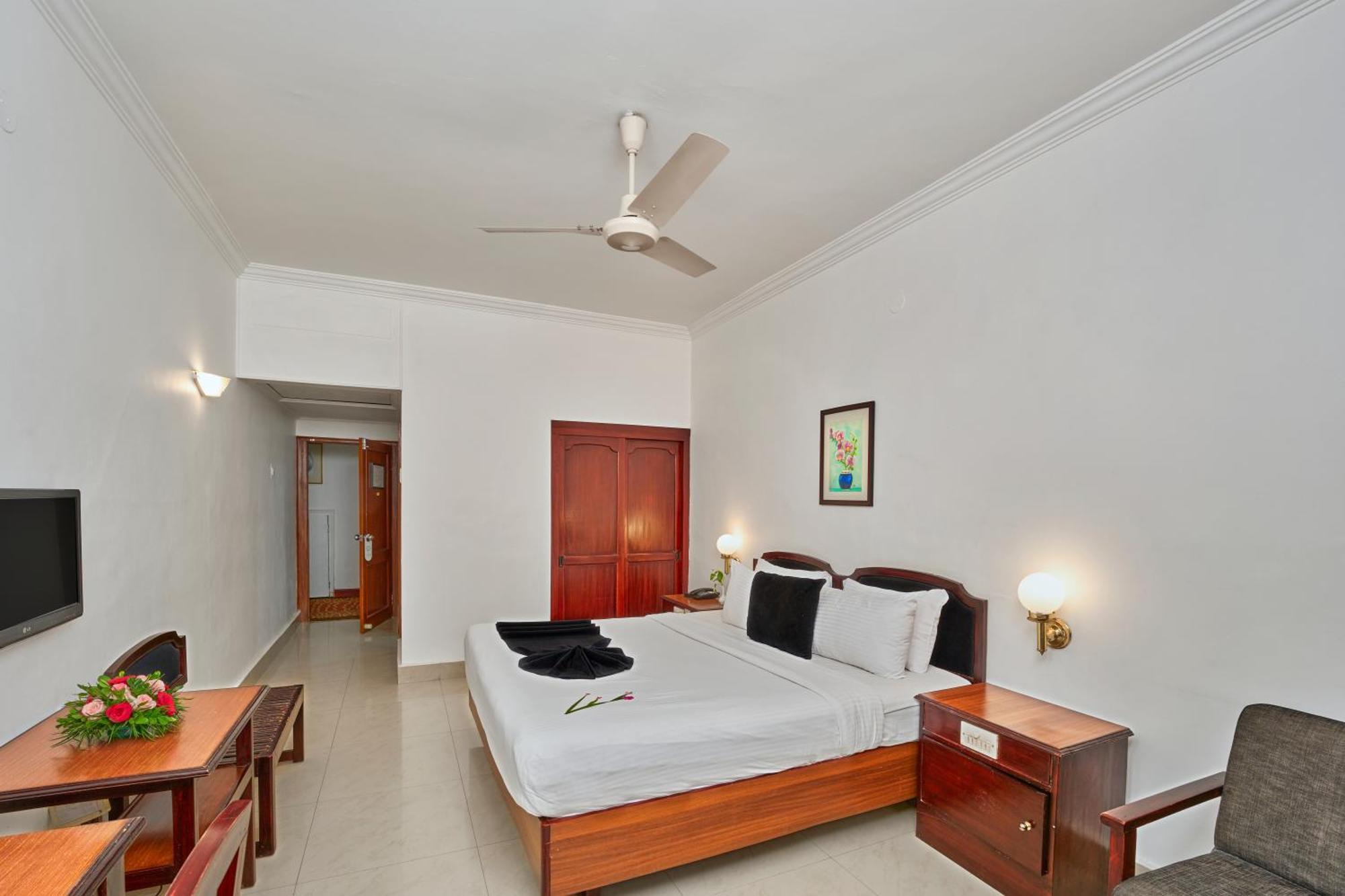Hotel Abad Kochi Buitenkant foto