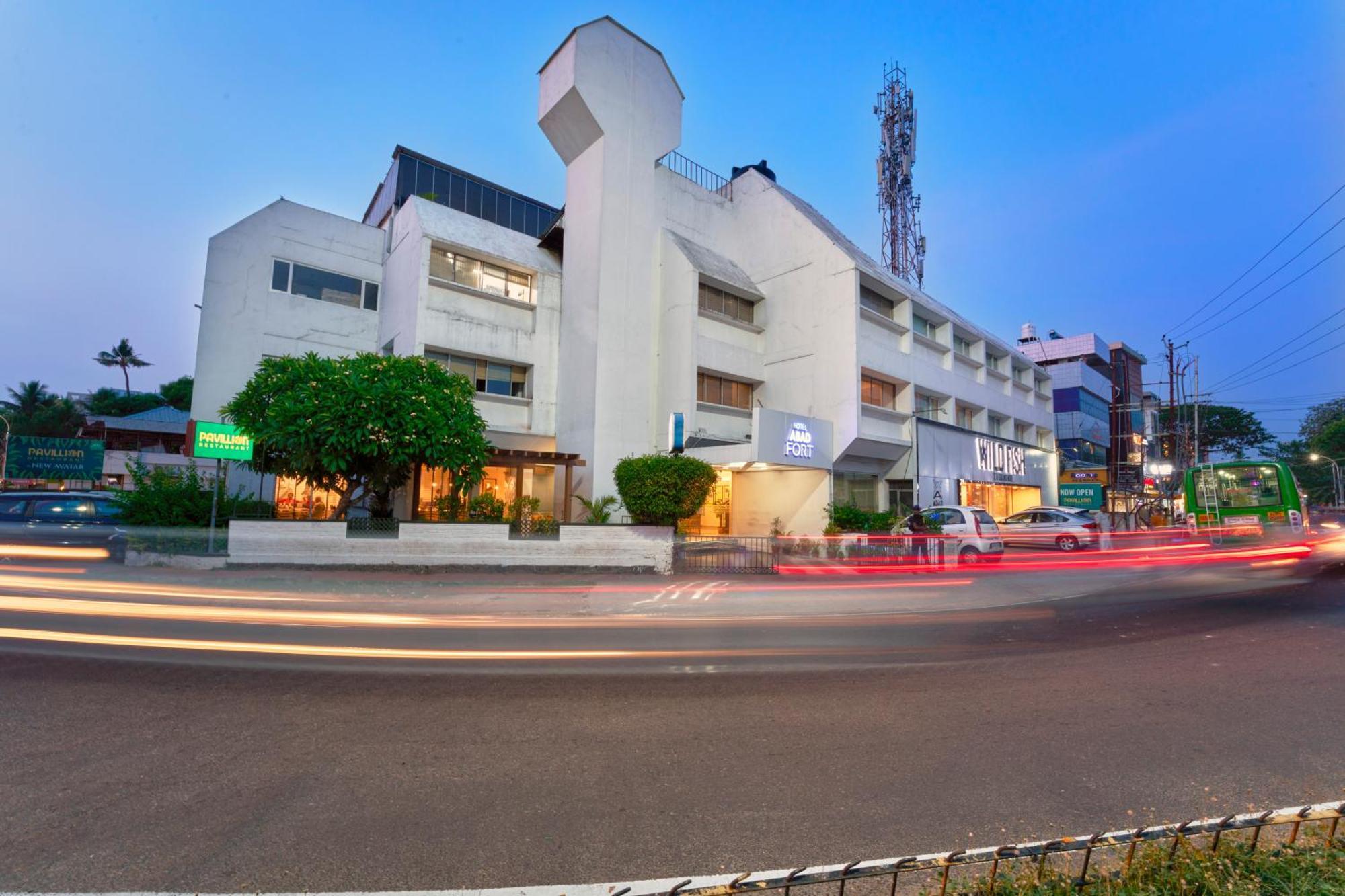 Hotel Abad Kochi Buitenkant foto