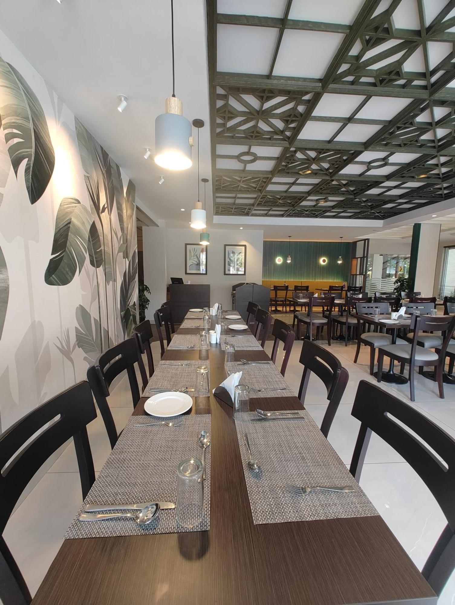 Hotel Abad Kochi Buitenkant foto