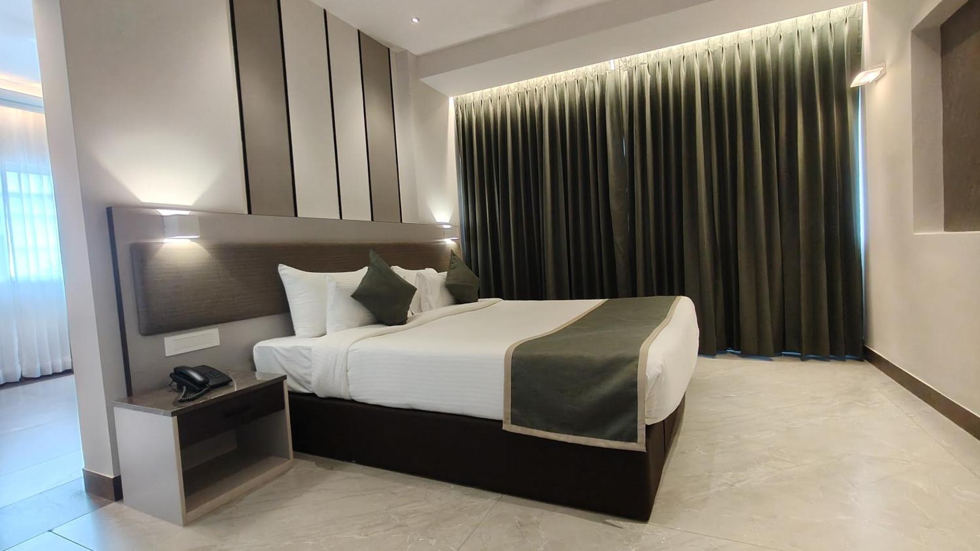 Hotel Abad Kochi Buitenkant foto