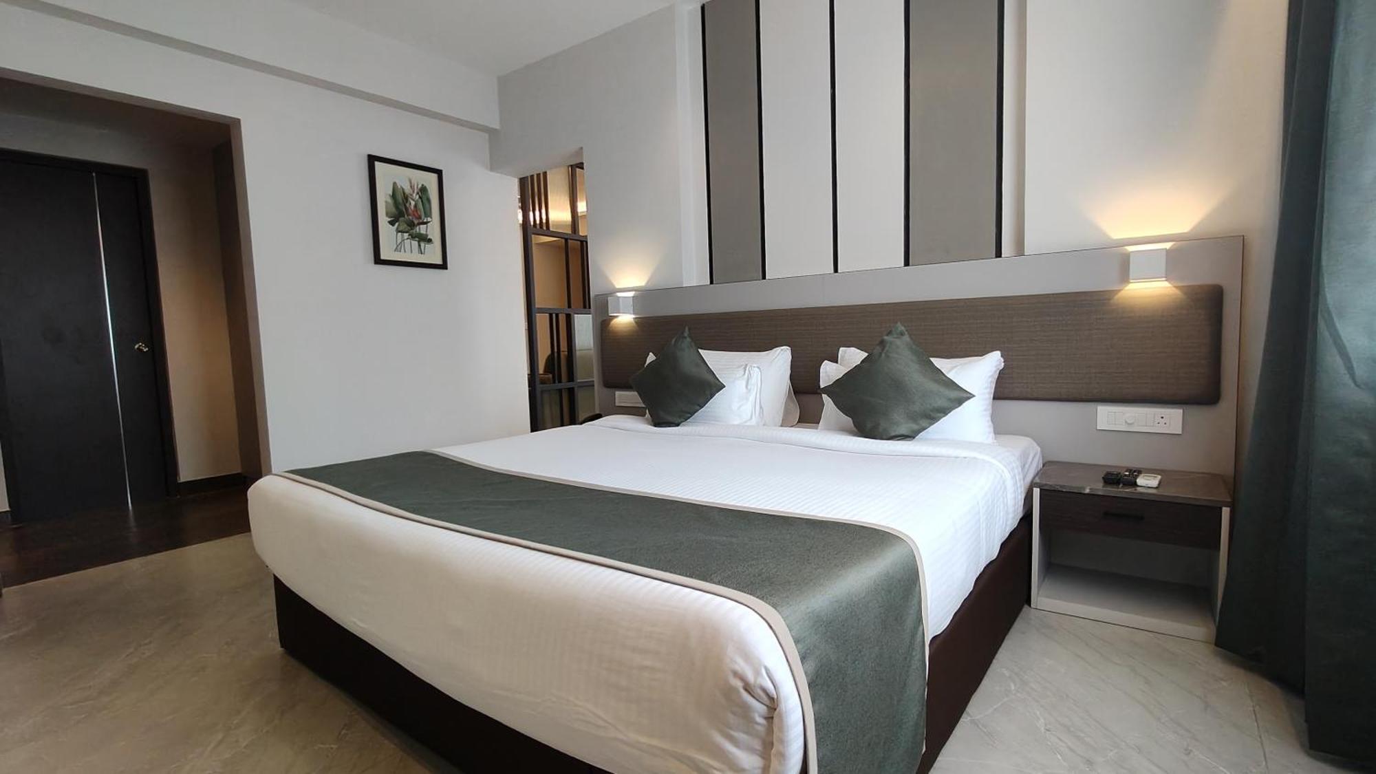 Hotel Abad Kochi Buitenkant foto