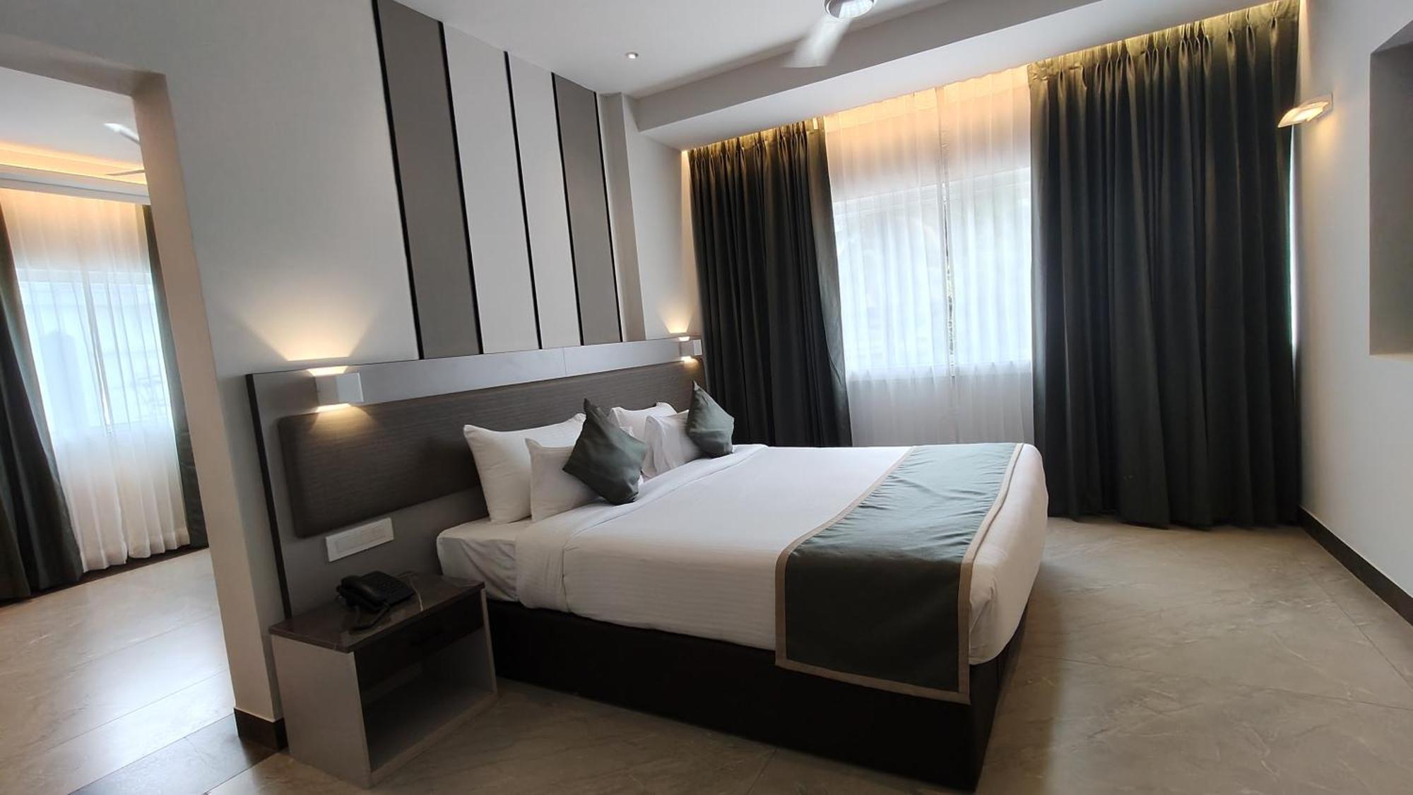 Hotel Abad Kochi Buitenkant foto