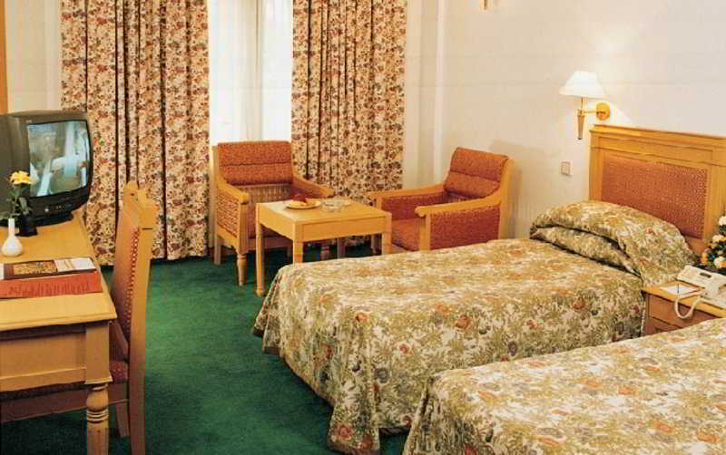 Hotel Abad Kochi Buitenkant foto