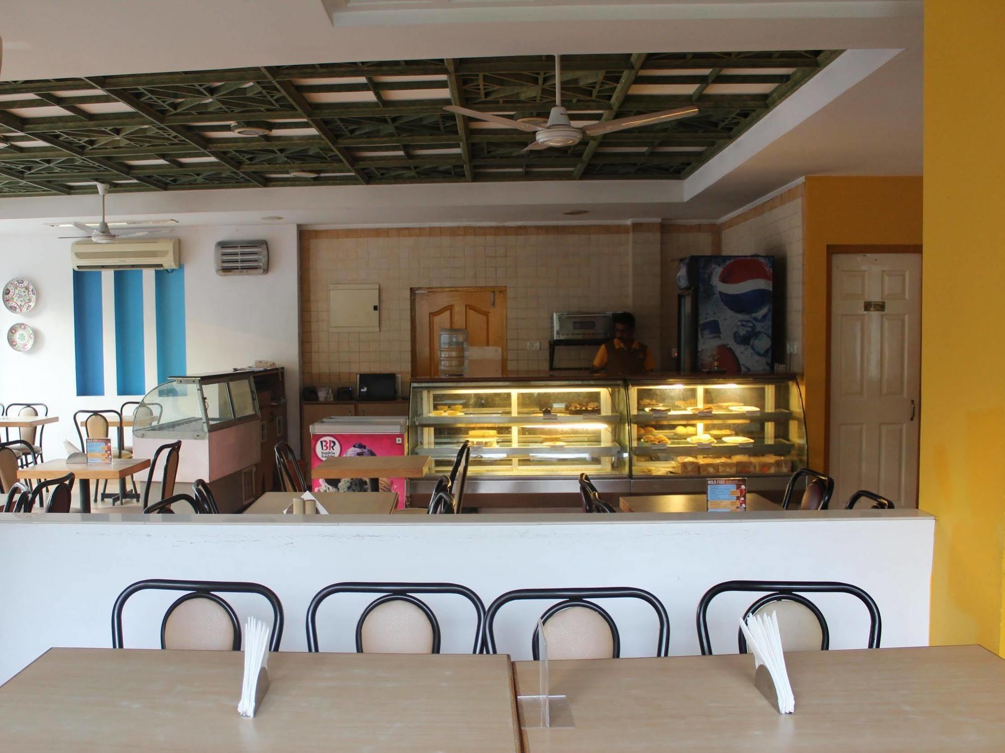 Hotel Abad Kochi Buitenkant foto
